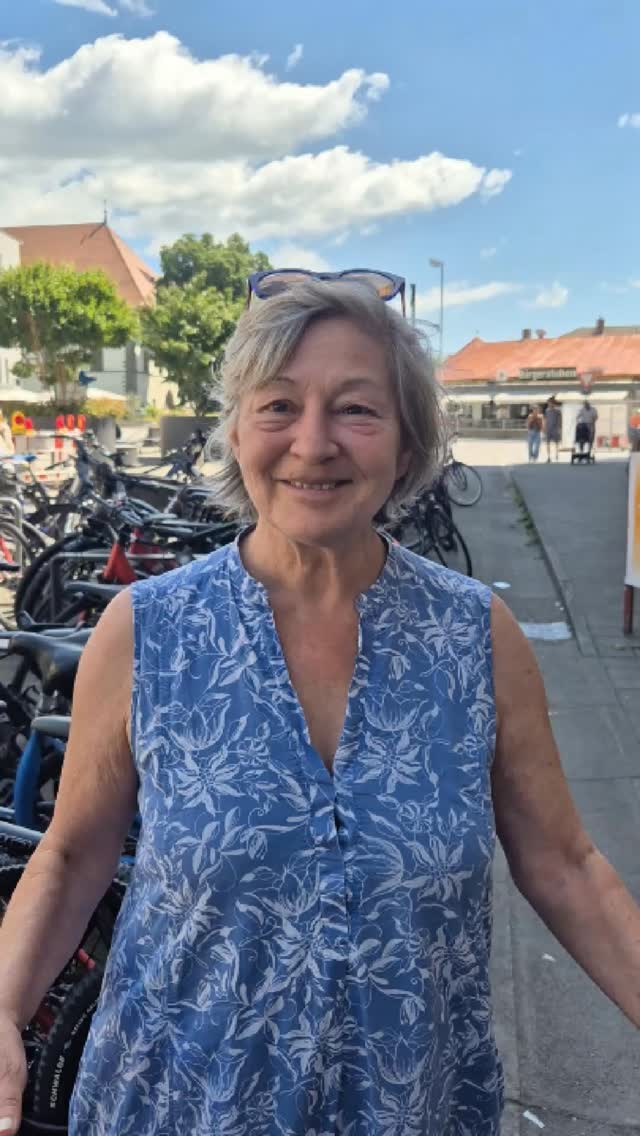 In vielen anderen Städten wird ein Radparkhaus am Bahnhof bereits gut angenommen - von Tübingen bis Freiburg, von Ludwigsburg bis Bad Kreuznach. Bei der Entscheidung im Gemeinderat orientieren wir uns an anderen Städten, die damit gute Erfahrungen gemacht haben.🚲  Gedacht ist das Angebot vor allem für die, die über mehrere Stunden einen sicheren, wettergeschützten Abstellplatz am Bahnhof brauchen. Also Pendler, Tagestouristen und Innenstadtbesucher.  Wir sehen das Radparkhaus als einen Teil unserer Mobilitätsinfrastruktur. Klar, die kostet was. Aber das gilt für alle Mobilitätsarten. Egal ob Straße, ob Bus, ob Rad oder zu Fuß: Öffentliche Verkehrsinfrastruktur kostet was. Die Investition ins Radparkhaus steht in einem angemessenen Verhältnis zu dem, was die Stadt auch für Straßen und Busse ausgibt.  Wir setzen uns ein für eine gute Infrastruktur in unserer Stadt - damit Konstanz attraktiv bleibt ❤️